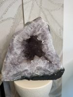 Amethist Geode met Avoloniet achterkant